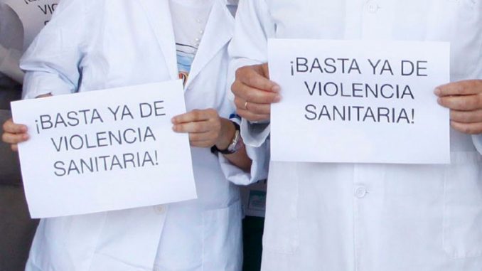 Manifestación contra la violencia sanitaria en Ceuta.