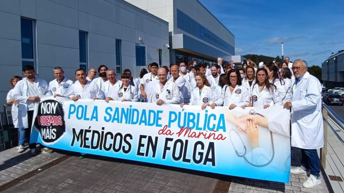 Facultativos secundando la huelga de CESM Galicia.
