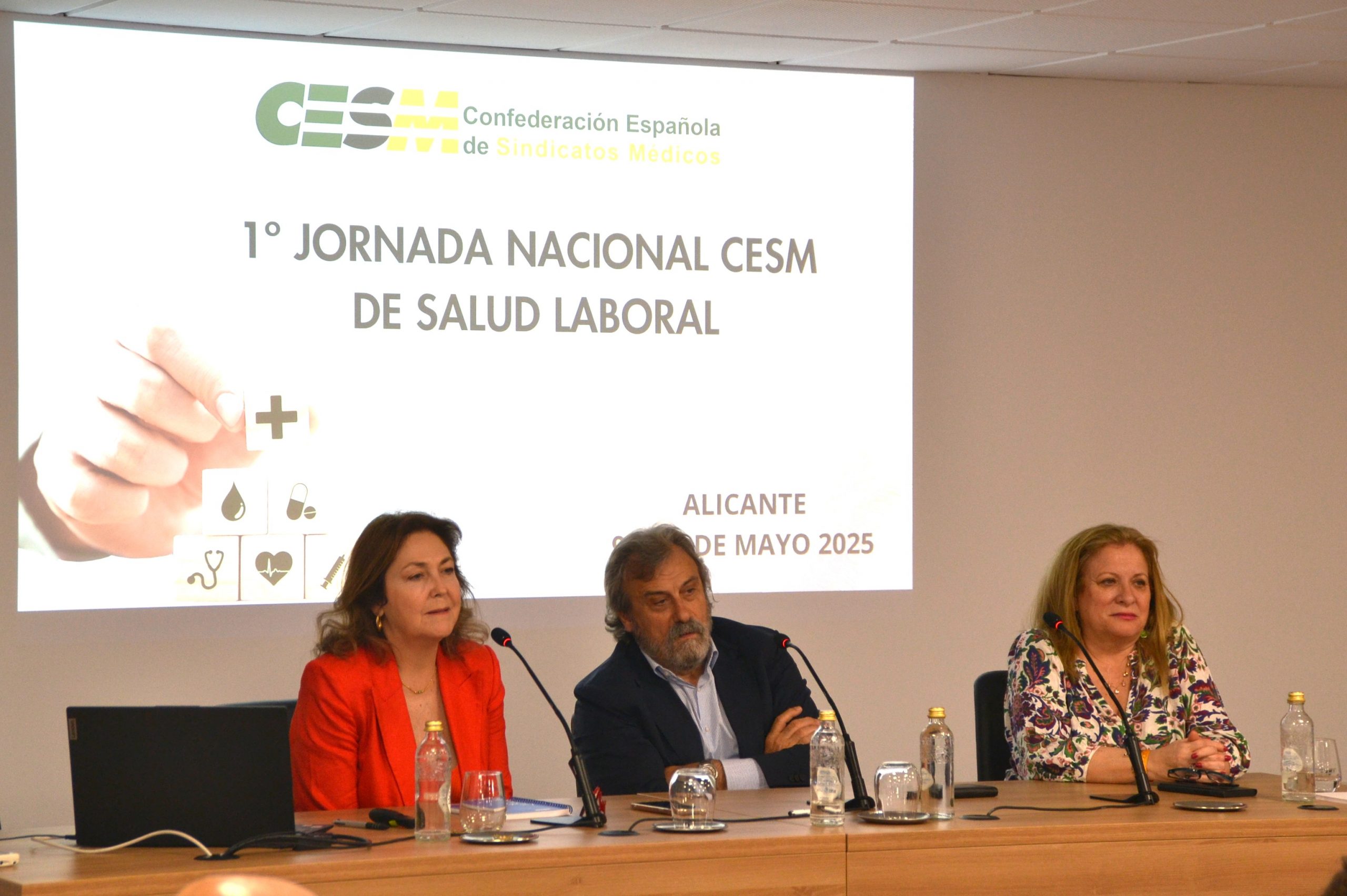 Los tres ponentes de la mesa sobre Salud Laboral y Salud Mental. 