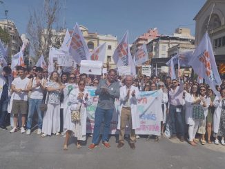 Concentración en Alicante con el secretario general de CESM, Víctor Pedrera, y el presidente del Colegio Oficial de Médicos, Hermann Schwarz.