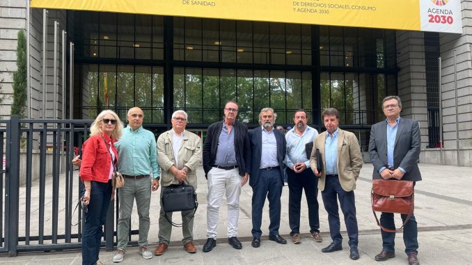 Los responsables de CESM y SMA momentos antes de la reunión con Sanidad.