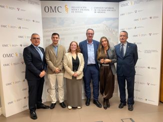 La presidenta y el vicepresidente de Asuntos Externos de CEEM junto al secretario general de CESM en un acto en la OMC.