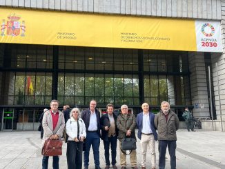 Los representantes del Comité de Huelga momentos antes de la reunión.