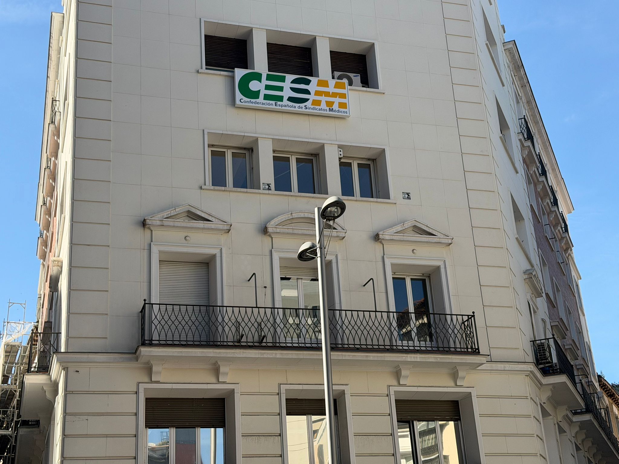 Fachada de la sede de CESM en Madrid.
