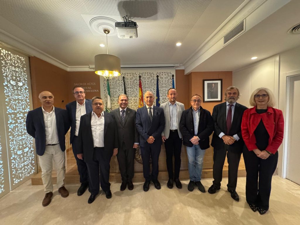 Los representantes de CESM junto al presidente del Colegio Oficial de Médicos de Ceuta.