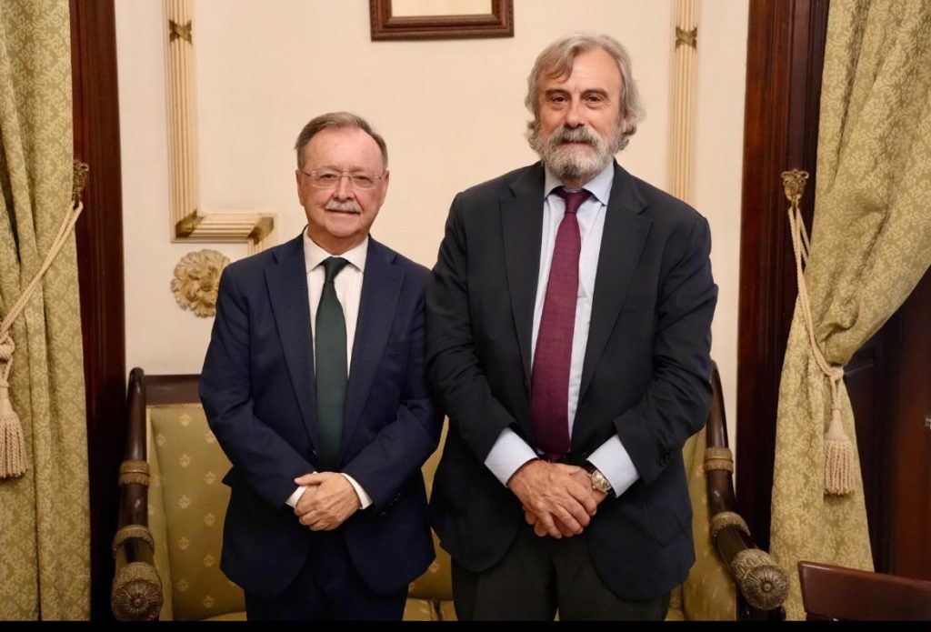 El presidente de CESM, Miguel Lázaro, junto a Juan Jesús Vivas, presidente de Ceuta.