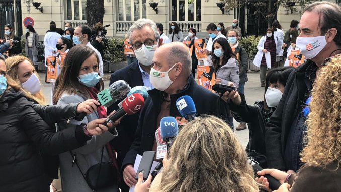Responsables de CESM atendiendo a los medios en Madrid.