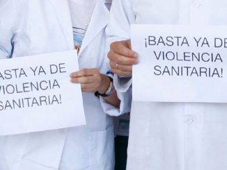 Manifestación contra la violencia sanitaria en Ceuta.