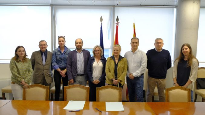 Firma acuerdo Sindicatos Médicos-SALUD. Foto Johanna Aznar.