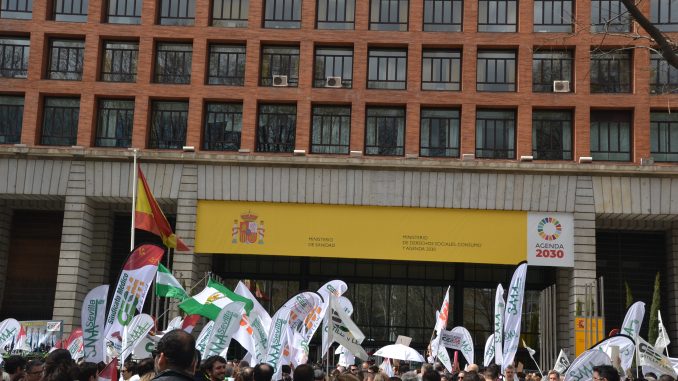 Manifestación en Madrid frente al Ministerio de Sanidad.